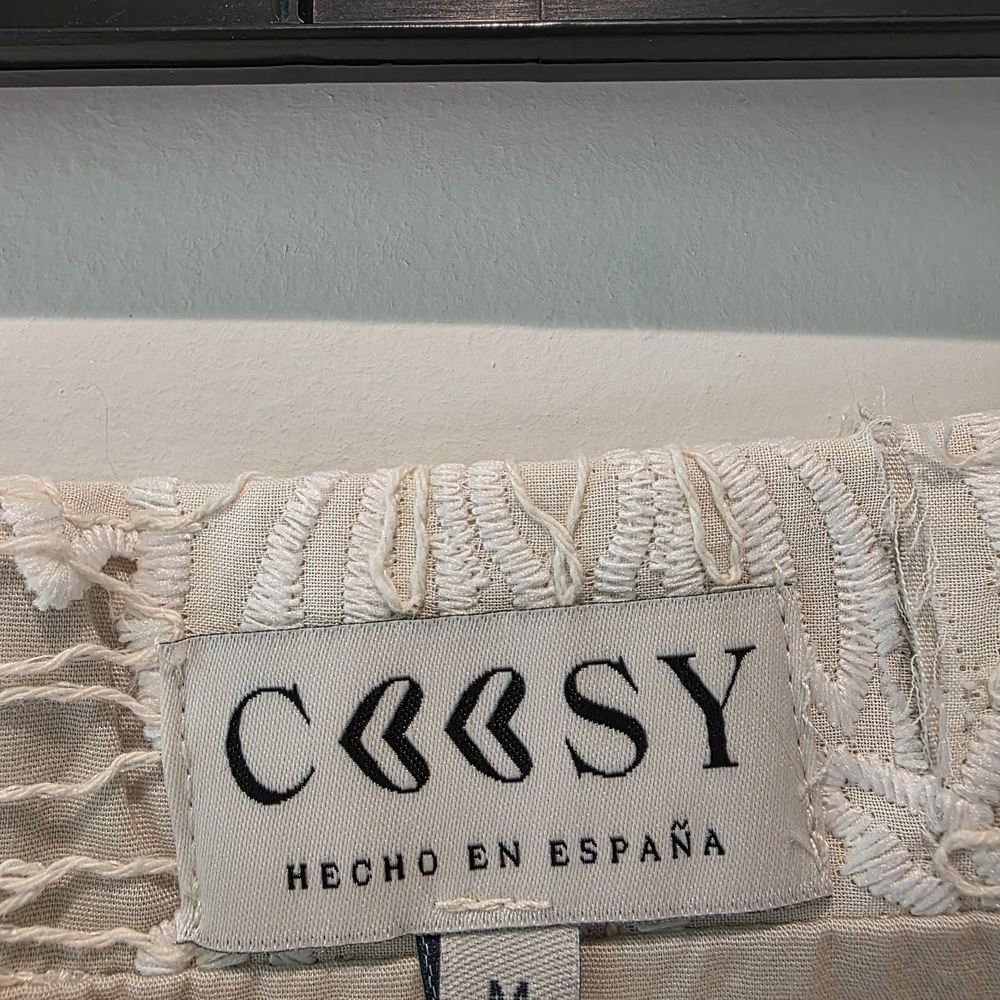 Chic Lace Midi Skirt in Cream - Picture 4 of 4